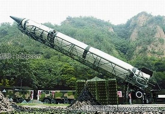 抗战胜利大阅兵先进武器展示——东风26中程导弹